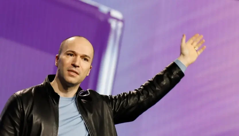 Presiden OpenAI, Greg Brockman, menyampaikan pidato dalam konferensi pers AMD menjelang ajang tahunan Consumer Electronics Show di Las Vegas, Nevada, pada 5 Januari 2026. (Foto oleh Caroline Brehman/AFP via Getty Images)